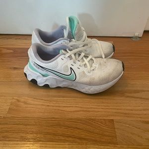 Nike renew women’s sneakers